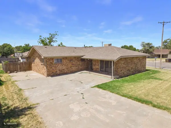 719 N Grace Street, Stratford, TX 79084