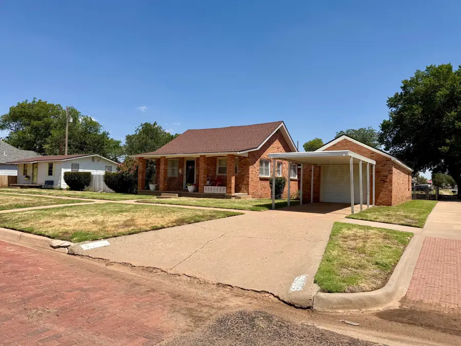 409 Avenue C Se, Childress, TX 79201 - #2