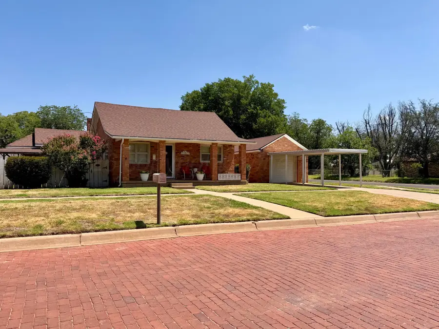 409 Avenue C Se, Childress, TX 79201 - #3