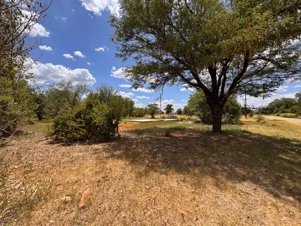 417 E 8th Street, Stinnett, TX 79083