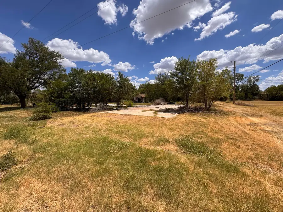 417 E 8th Street, Stinnett, TX 79083 - #3