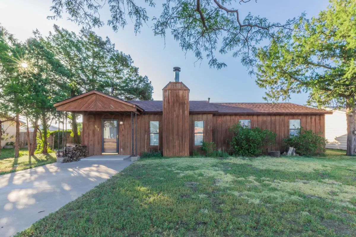 917 Highway Avenue, Sunray, TX 79086-1621 - #1
