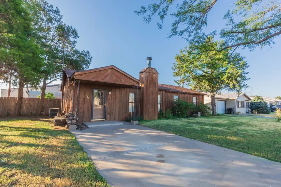 917 Highway Avenue, Sunray, TX 79086-1621 - #2