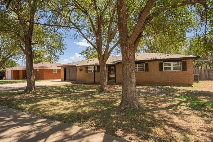 222 Aspen Street, Hereford, TX 79045 - #2