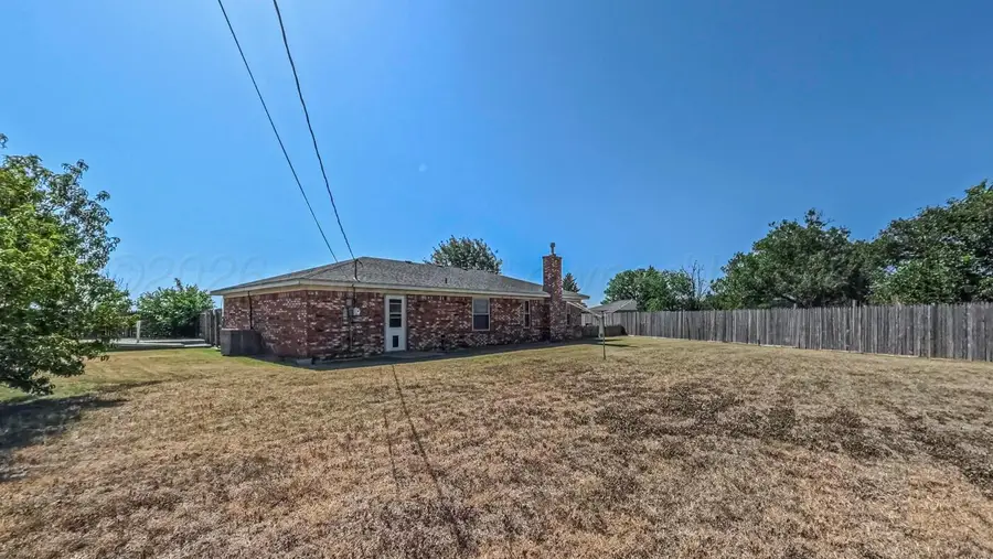 702 S Elm Avenue, Stinnett, TX 79083 - #2