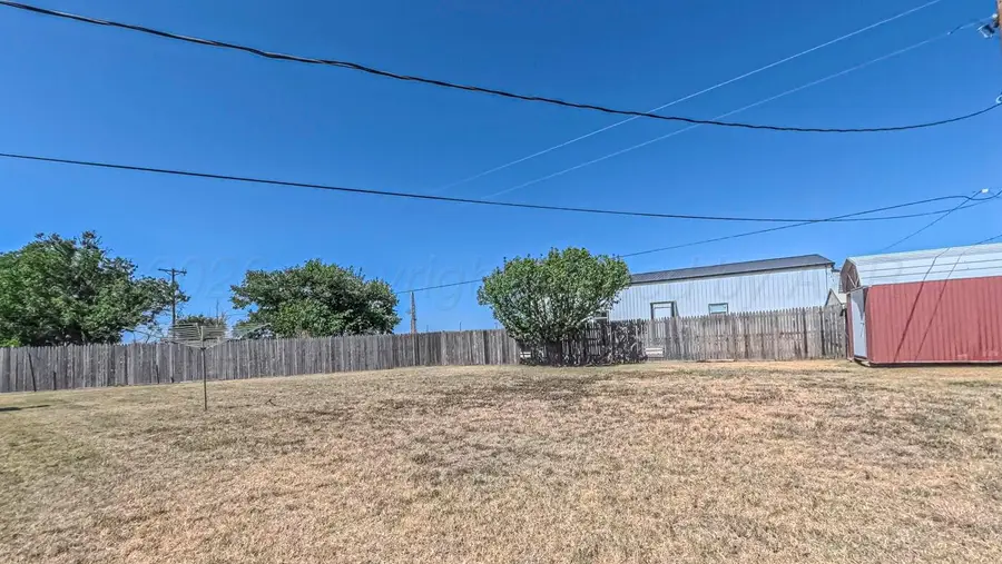 702 S Elm Avenue, Stinnett, TX 79083 - #3