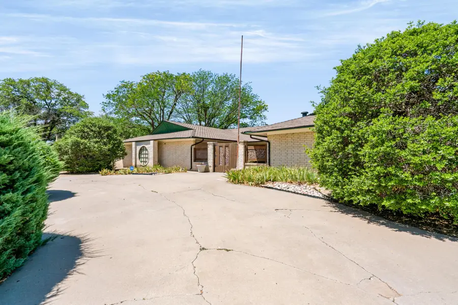 401 Bailey Avenue, Dumas, TX 79029-3423 - #2