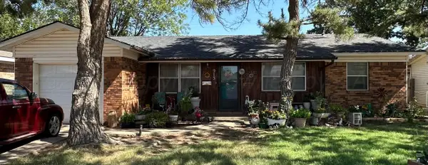913 Shamrock Drive, Dumas, TX 79029-3315
