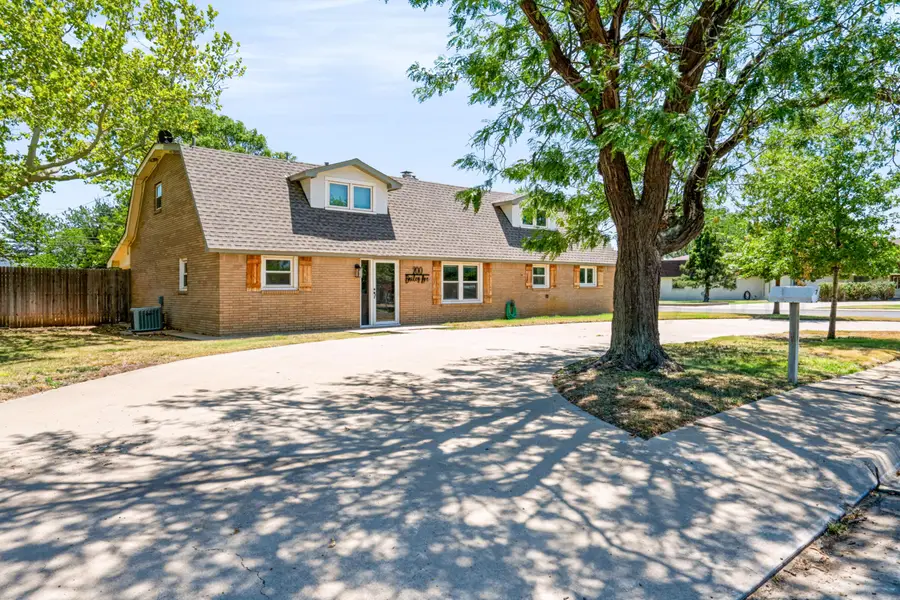 200 Bailey Avenue, Dumas, TX 79029 - #2