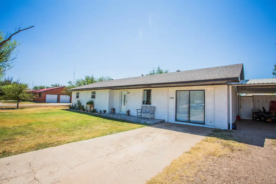 1005 N Dallas Avenue, Tulia, TX 79088 - #2