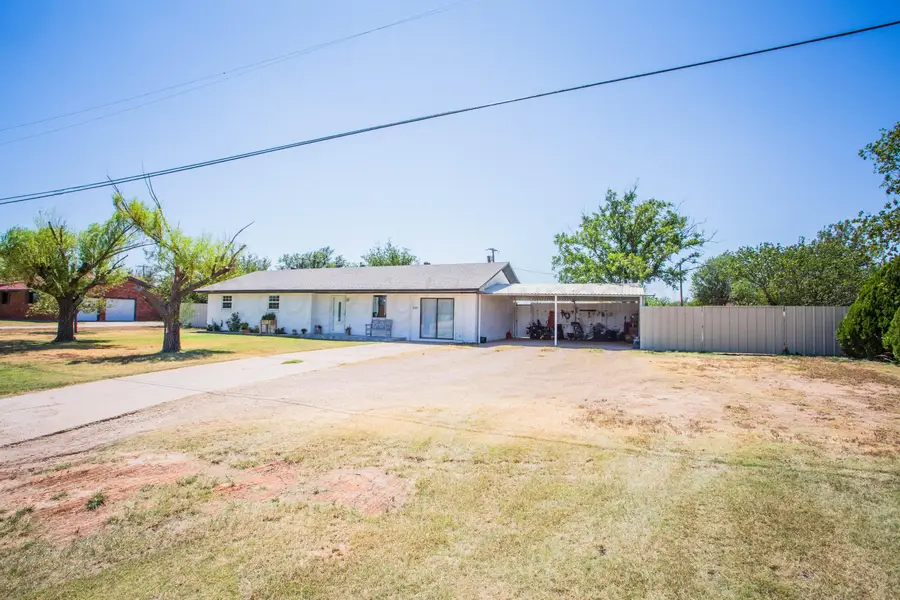 1005 N Dallas Avenue, Tulia, TX 79088 - #3