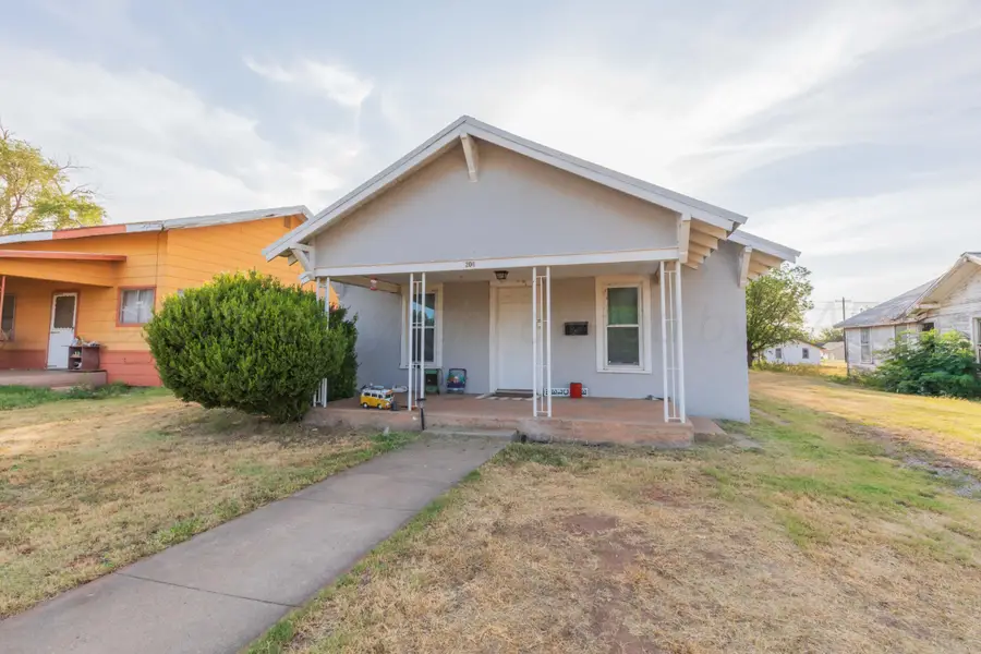 206 S Madden Street, Shamrock, TX 79079 - #2