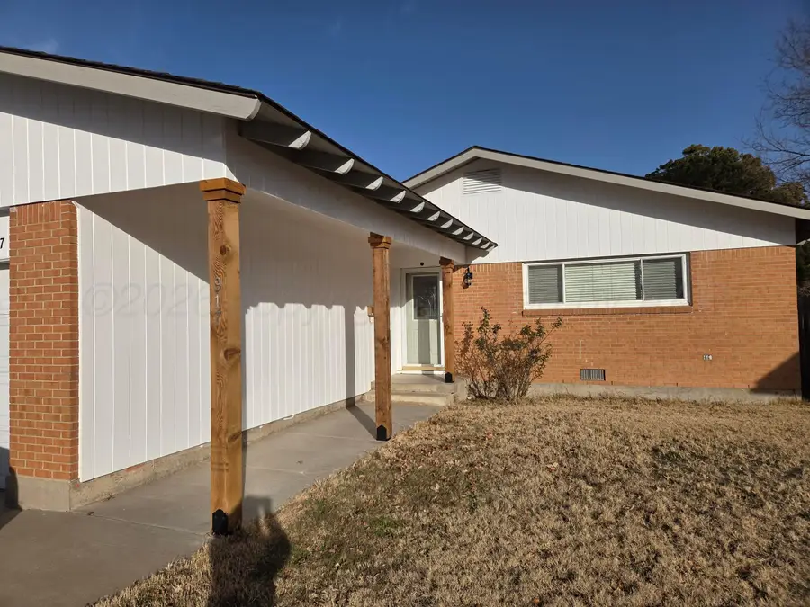 917 S Harvard Street, Perryton, TX 79070 - #2