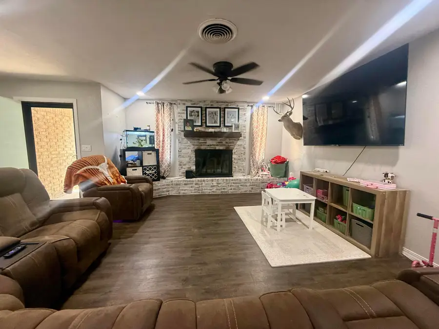 318 N Wilhelm Avenue, Stinnett, TX 79083 - #3
