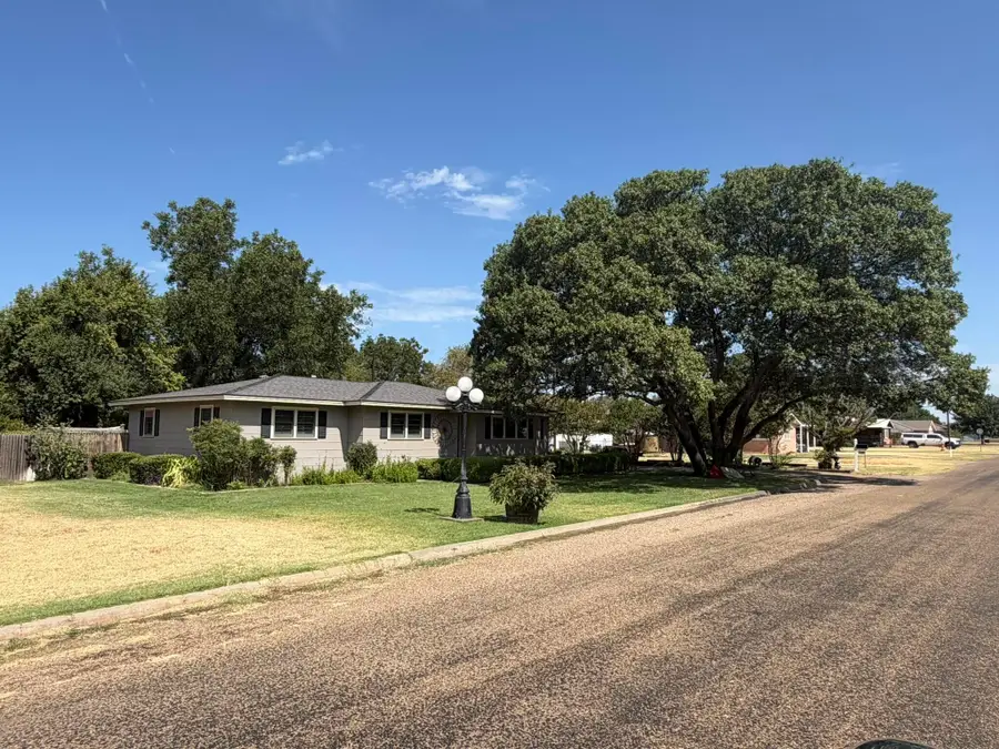 1209 N 17th Street, Memphis, TX 79245 - #2