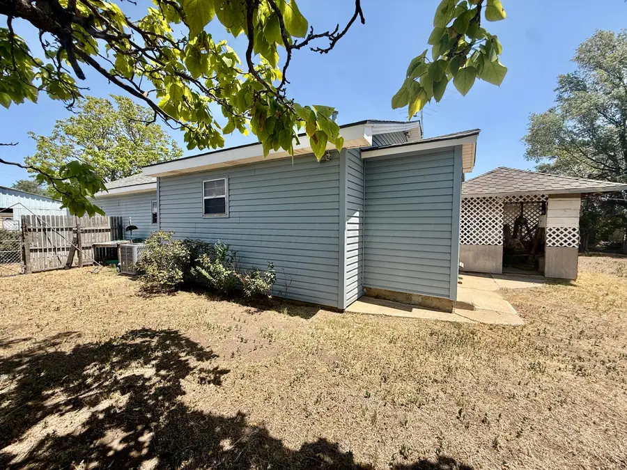 814 NE 11th Street, Dumas, TX 79029 - #3