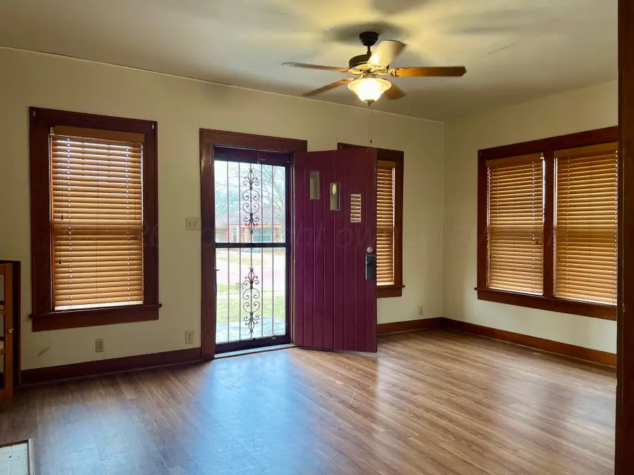 507 Ave G Nw, Childress, TX 79201 - #2