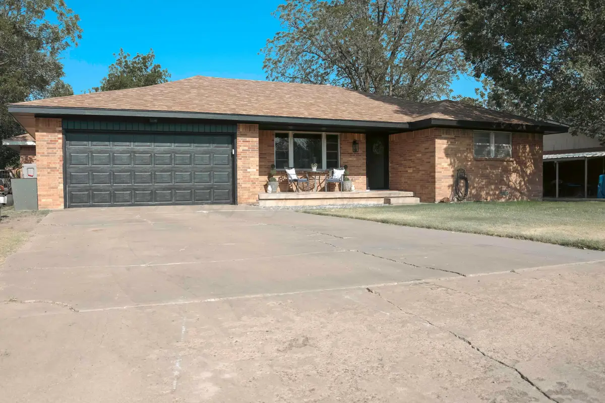203 Western Street, Claude, TX 79019 - #1