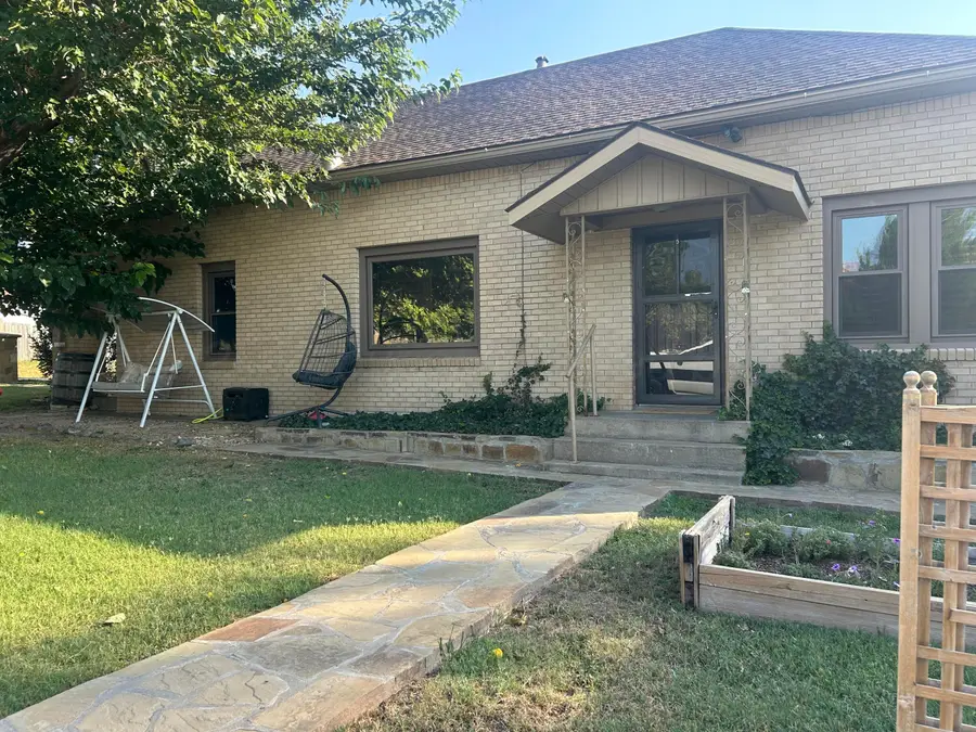 502 S 3rd Street, Canadian, TX 79014 - #2