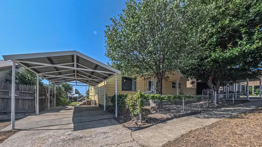 509 W Broadway Street, Stinnett, TX 79083 - #2
