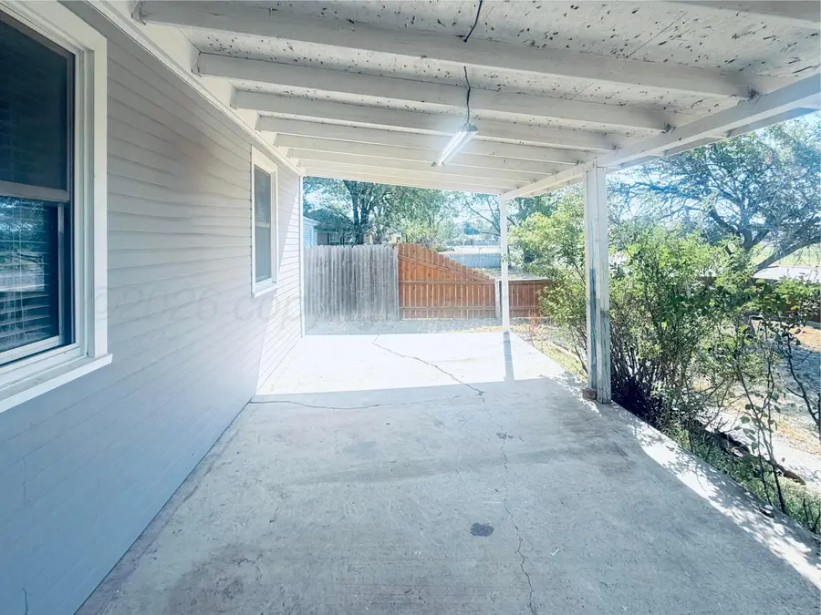 611 E 3rd Street, Dumas, TX 79029-4010 - #3