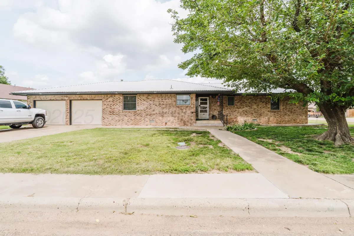 206 N Crosby Avenue, Tulia, TX 79088 - #1