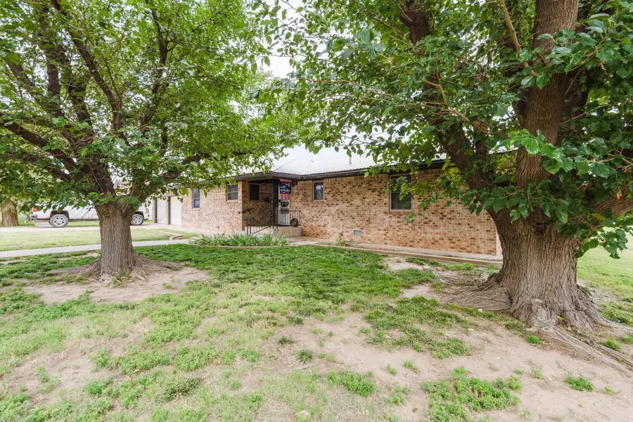 206 N Crosby Avenue, Tulia, TX 79088 - #2