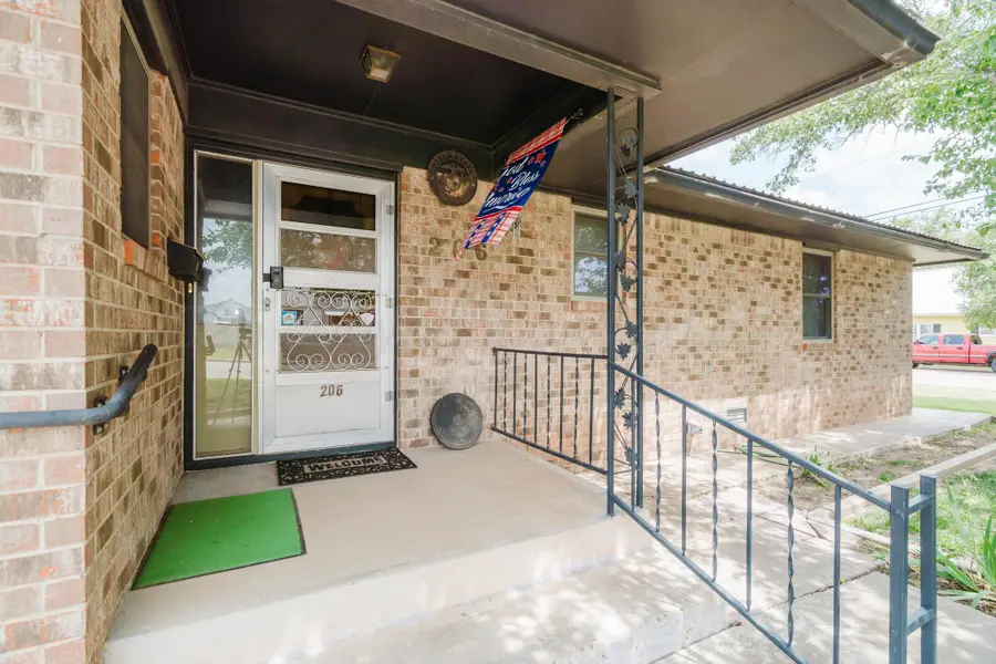206 N Crosby Avenue, Tulia, TX 79088 - #3