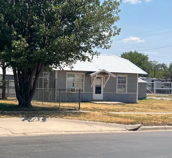 621 S Ash Street, Booker, TX 79070