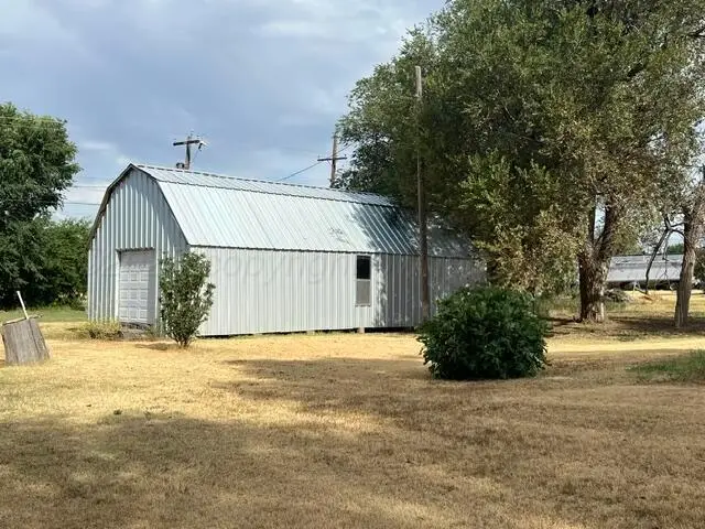 105 S Plummer Street, Darrouzett, TX 79024 - #2