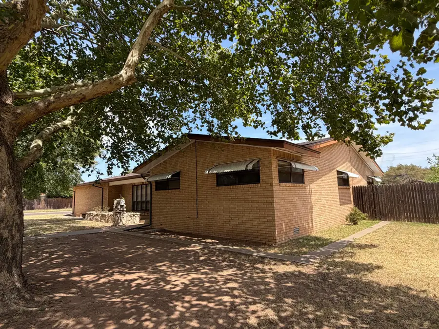 1700 Ellison Street, Wellington, TX 79095 - #2