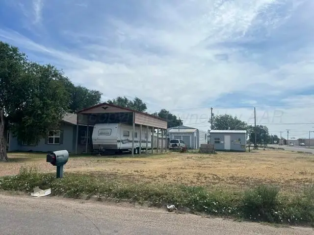 817-821 S Birch Street, Perryton, TX 79070 - #2