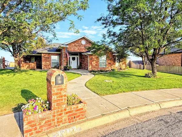 3417 Garrett Drive, Perryton, TX 79070