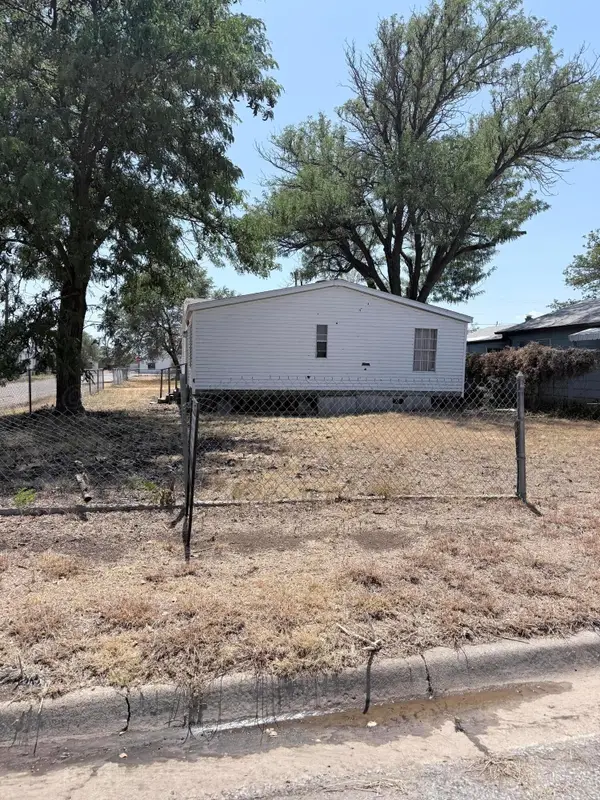 862 E Locust Street, Pampa, TX 79065-7535