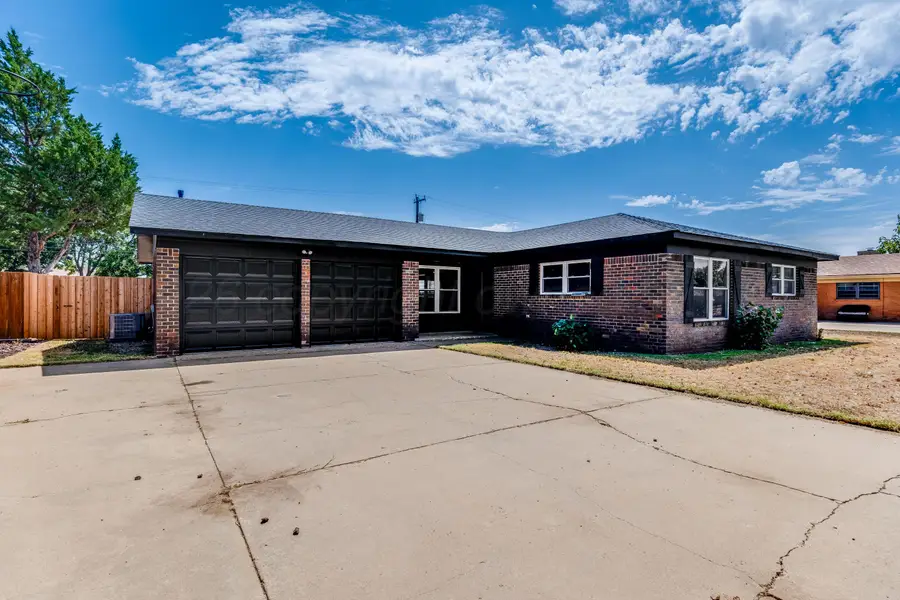 917 Mills Avenue, Dumas, TX 79029 - #3