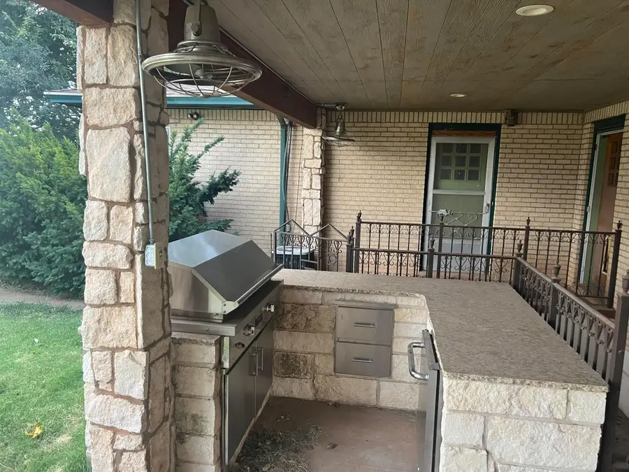 906 Euclid Avenue, Friona, TX 79035 - #3