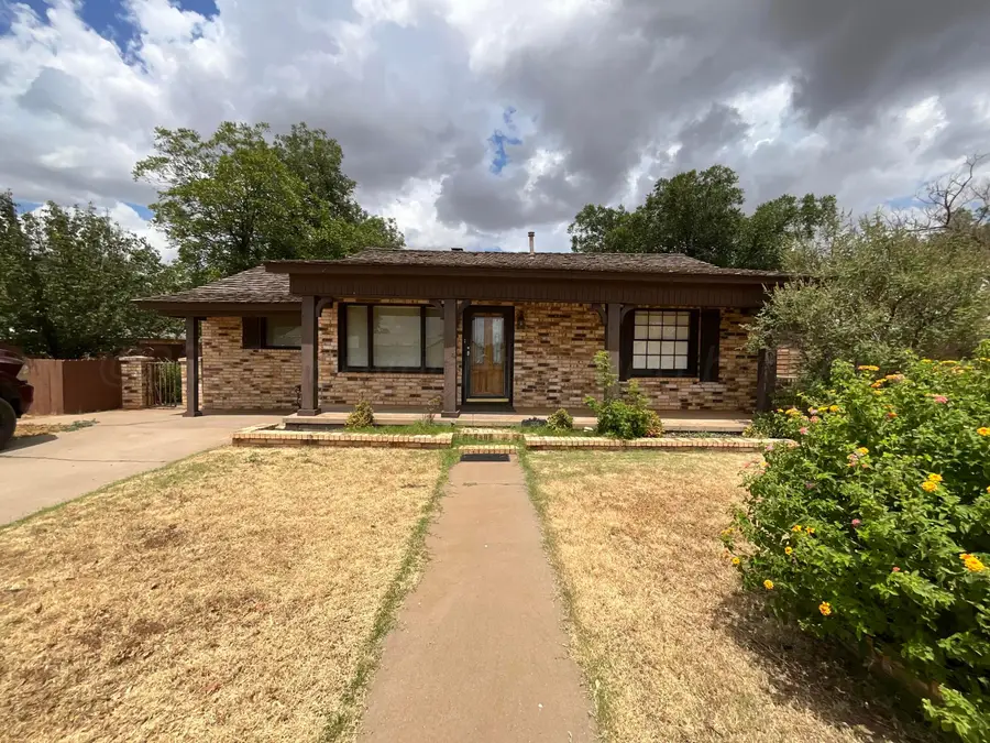 1306 NW Avenue I Nw, Childress, TX 79201 - #2