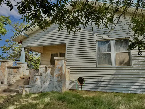 305 Wheeler Avenue, Mobeetie, TX 79061