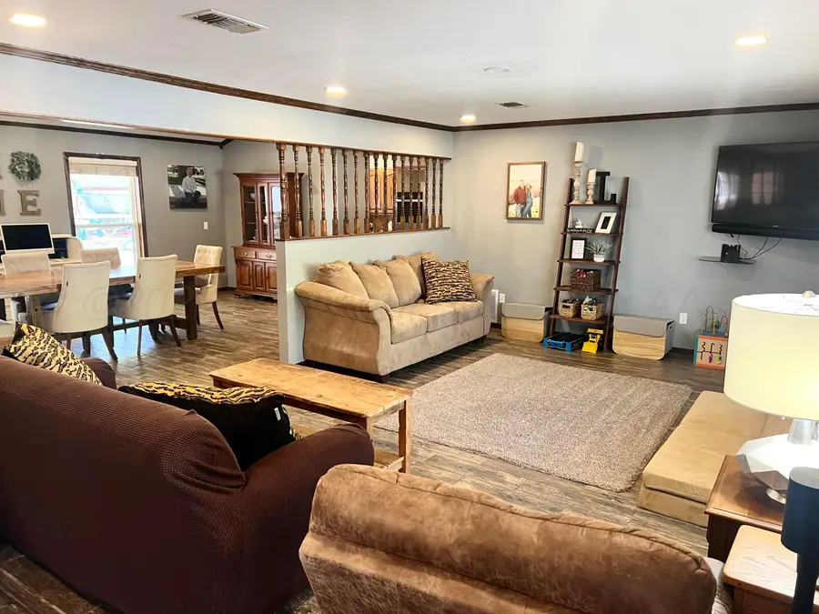 1205 N Chestnut Street, Stratford, TX 79084 - #3