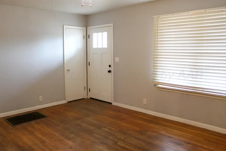 708 Oak Avenue, Panhandle, TX 79068-1948 - #2
