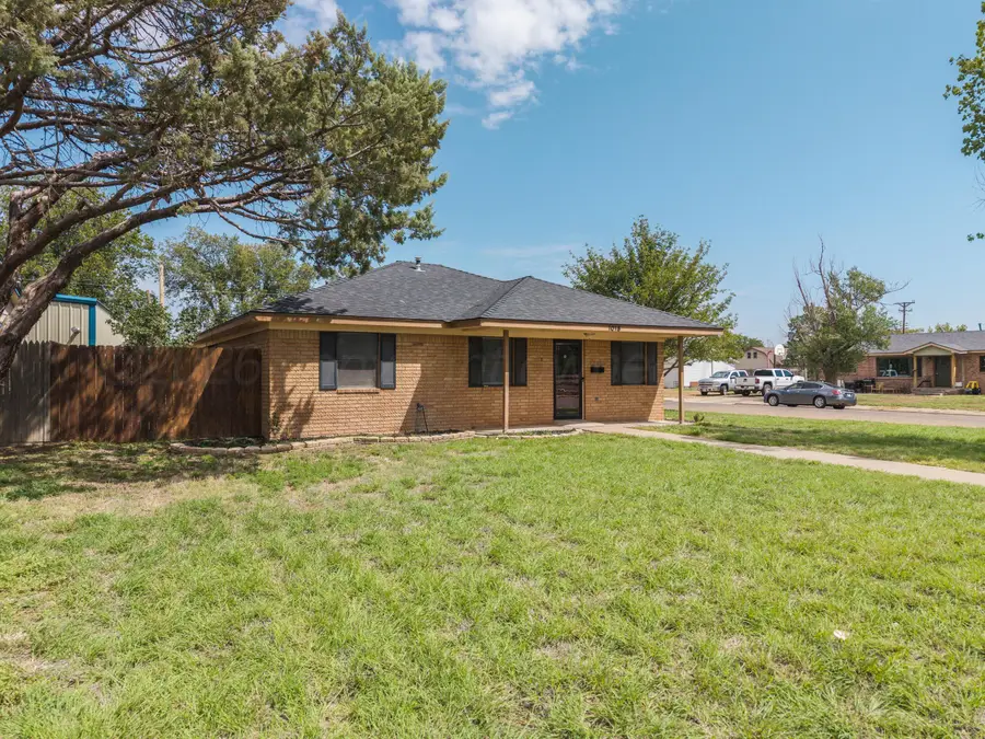 1018 E 8th Street, Dumas, TX 79029-5206 - #2