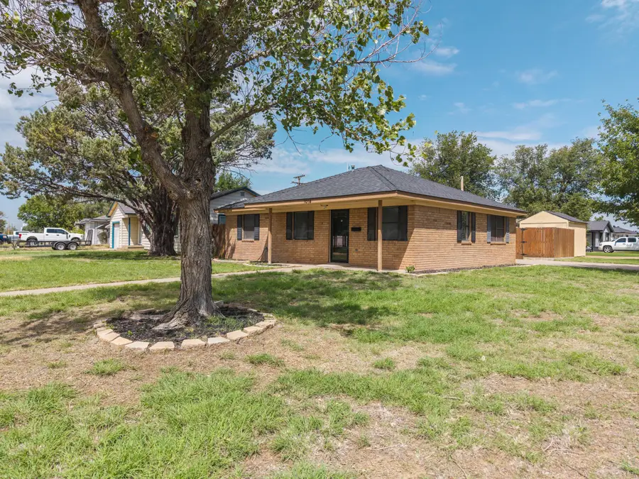 1018 E 8th Street, Dumas, TX 79029-5206 - #3