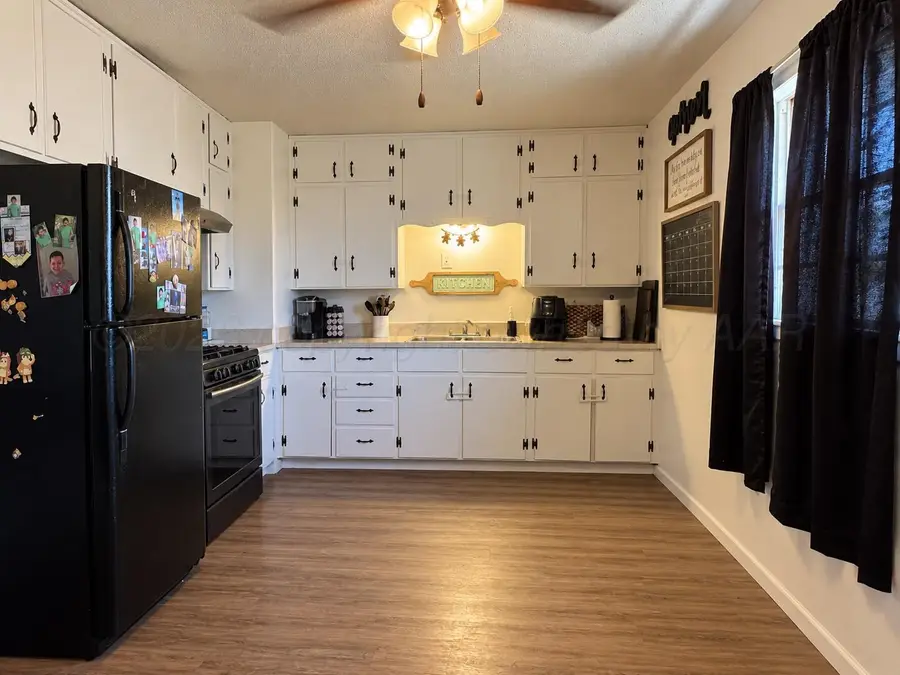 1017 NW 9th Street, Tulia, TX 79088 - #3
