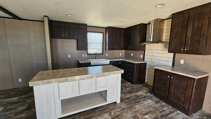 1042 S Wilcox Street, Pampa, TX 79065-8039 - #3