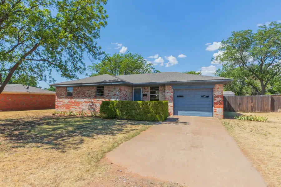 813 S Houston Street, Shamrock, TX 79079 - #2