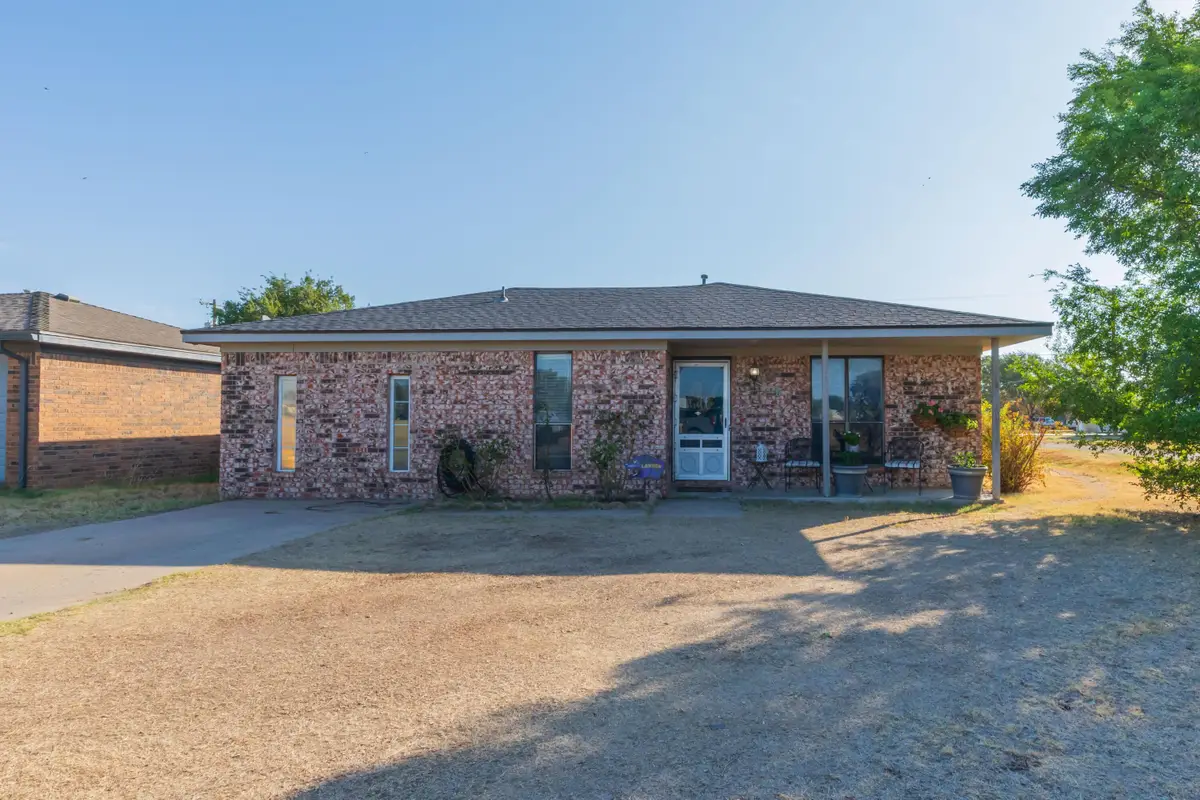 500 Groom Avenue, Panhandle, TX 79068-1904 - #1