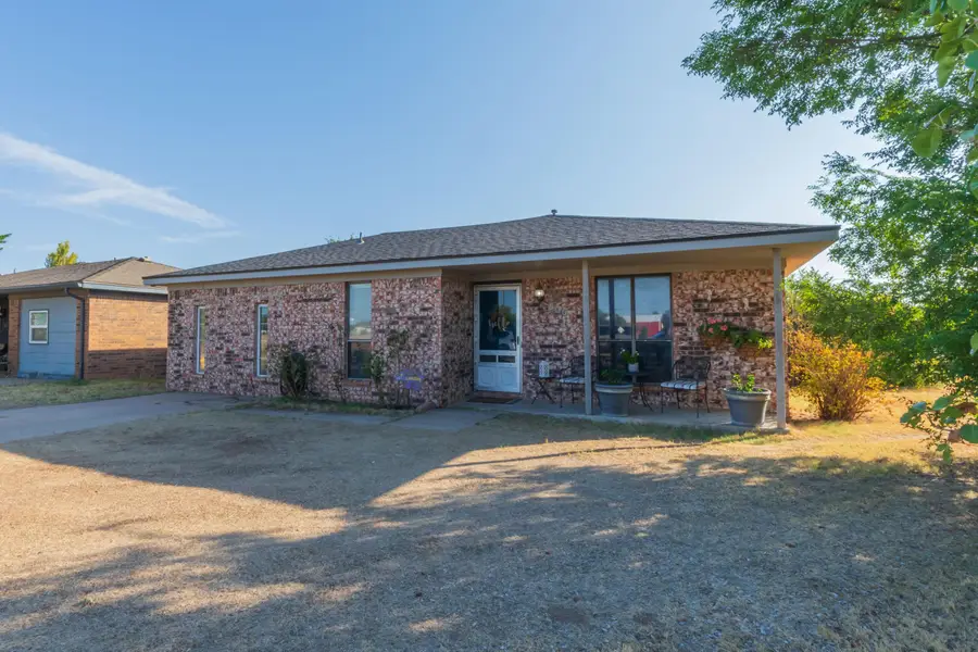 500 Groom Avenue, Panhandle, TX 79068-1904 - #2