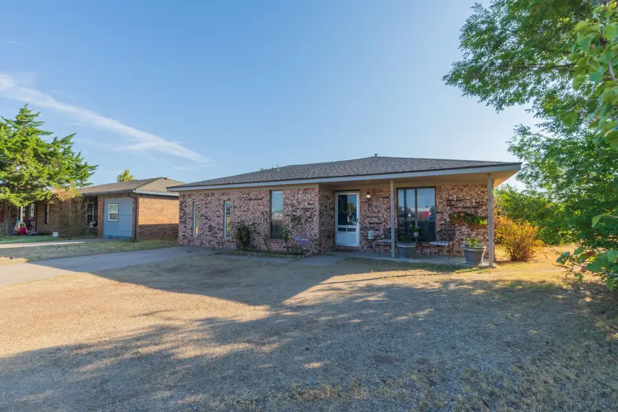 500 Groom Avenue, Panhandle, TX 79068-1904 - #3