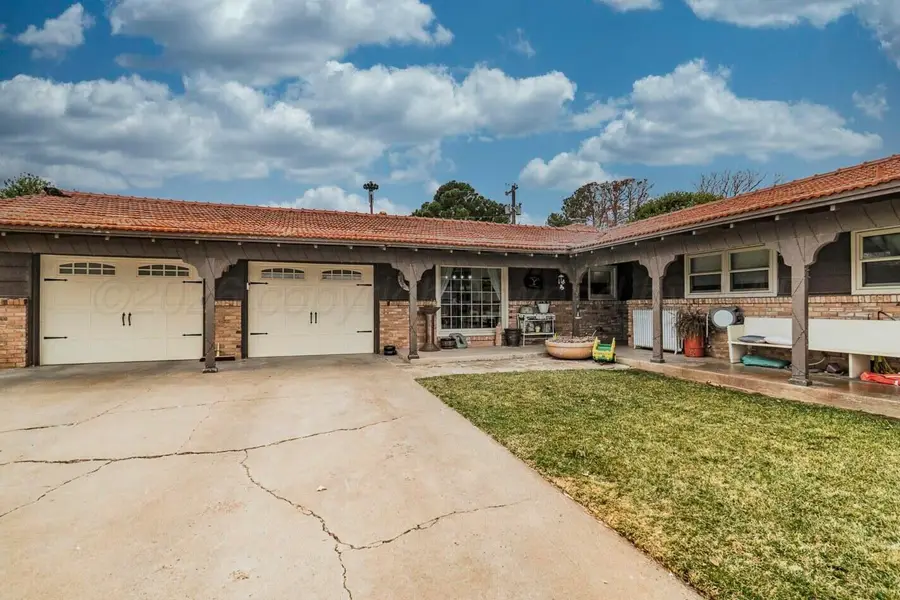 210 Comanche Trail, Tulia, TX 79088 - #2