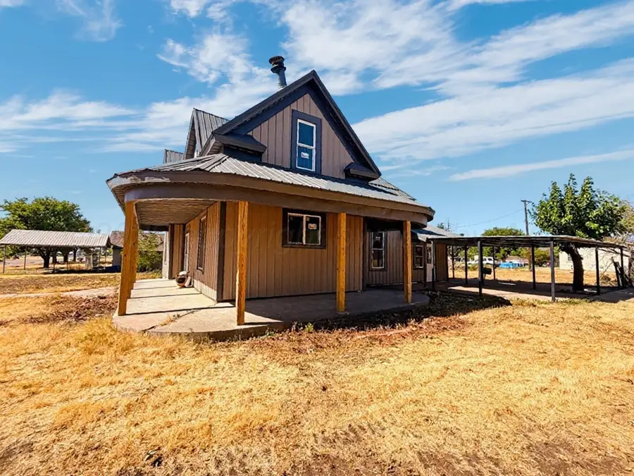 200 Pulitzer Street, Silverton, TX 79257 - #3